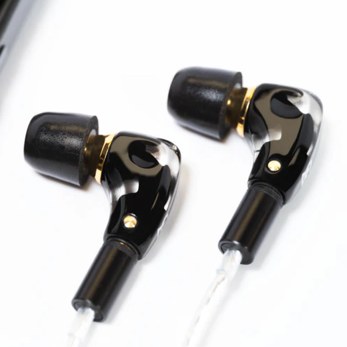 Headphone-zone-Campfire-Audio-Axion