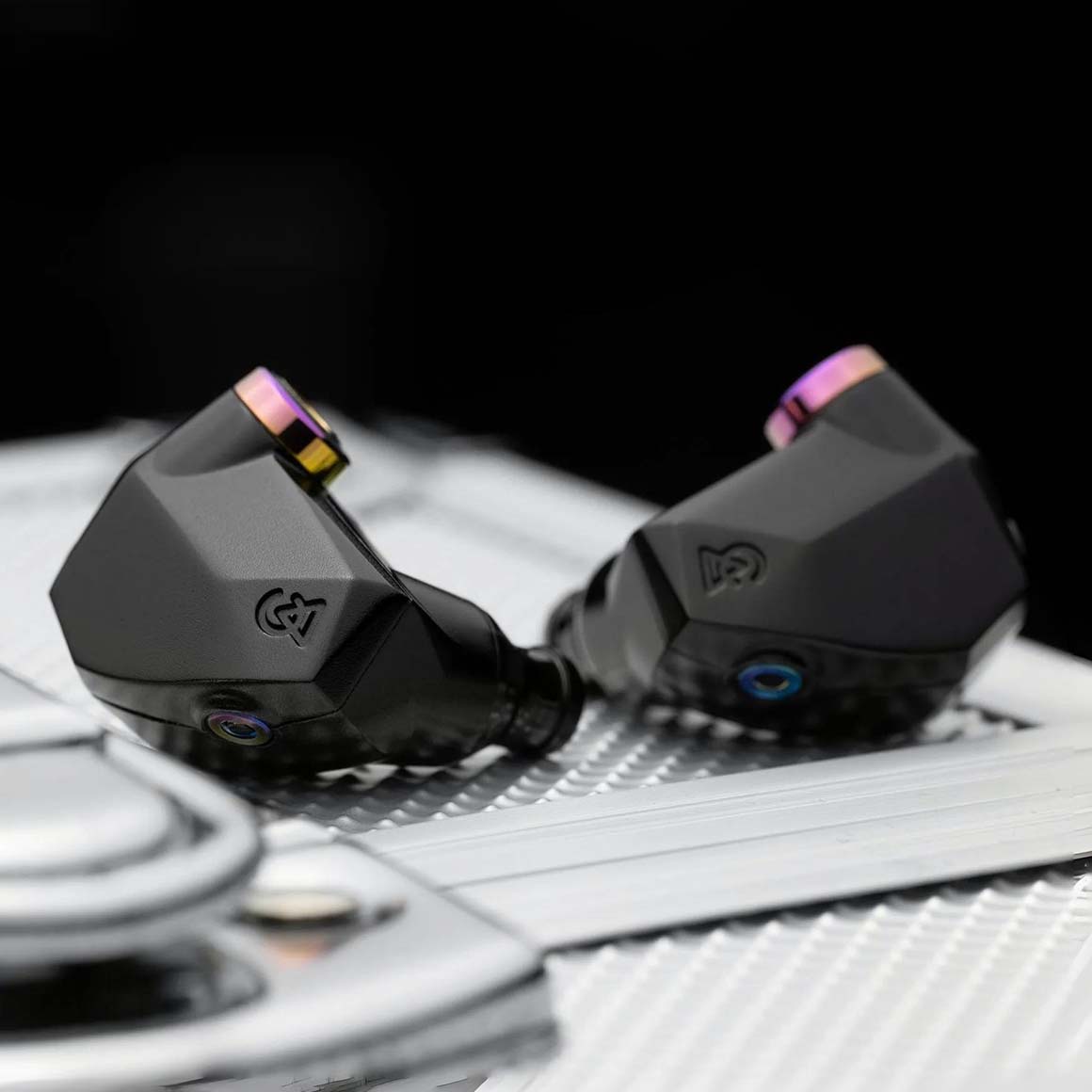 Headphone-Zone-Campfire-Audio-Fathom