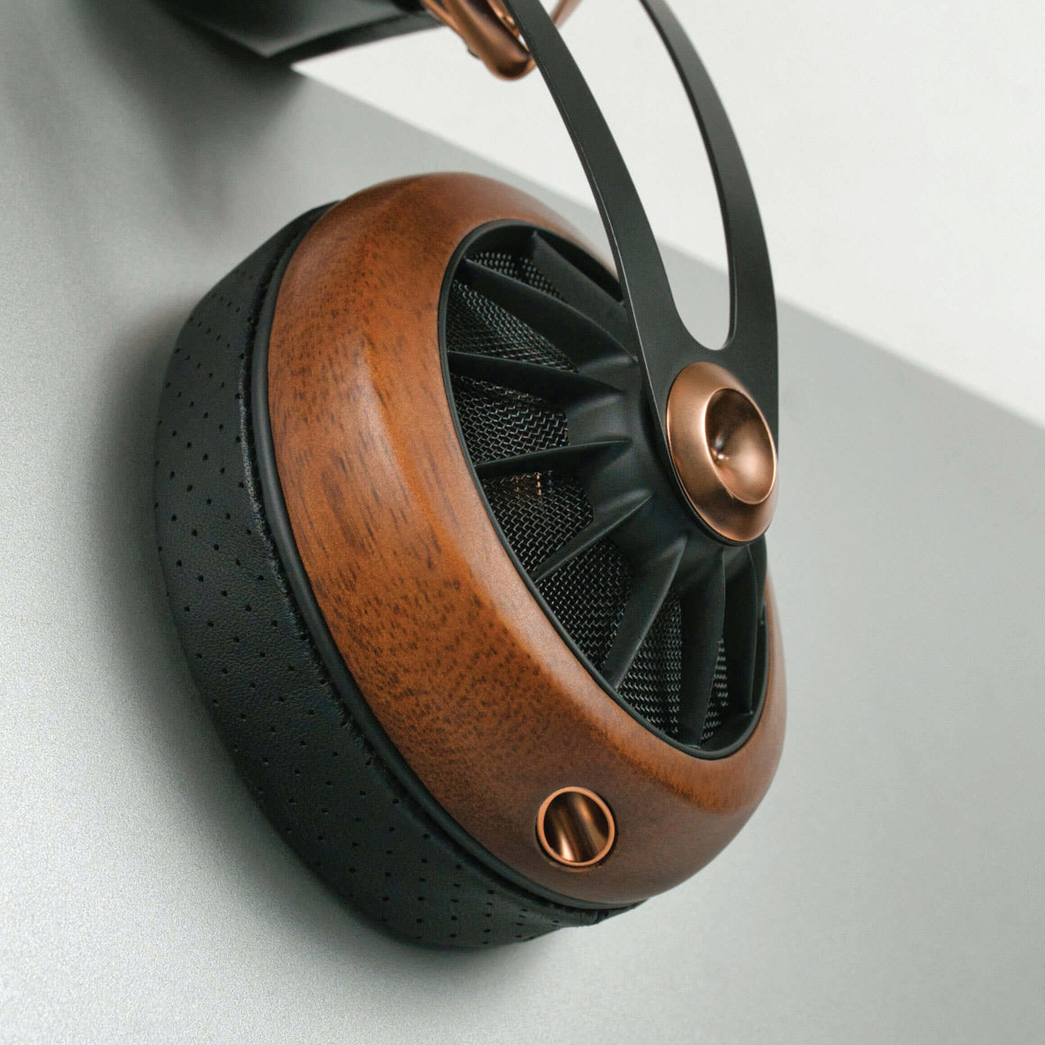 Headphone-Zone-Dekoni-Audio-Earpads-Meze-109