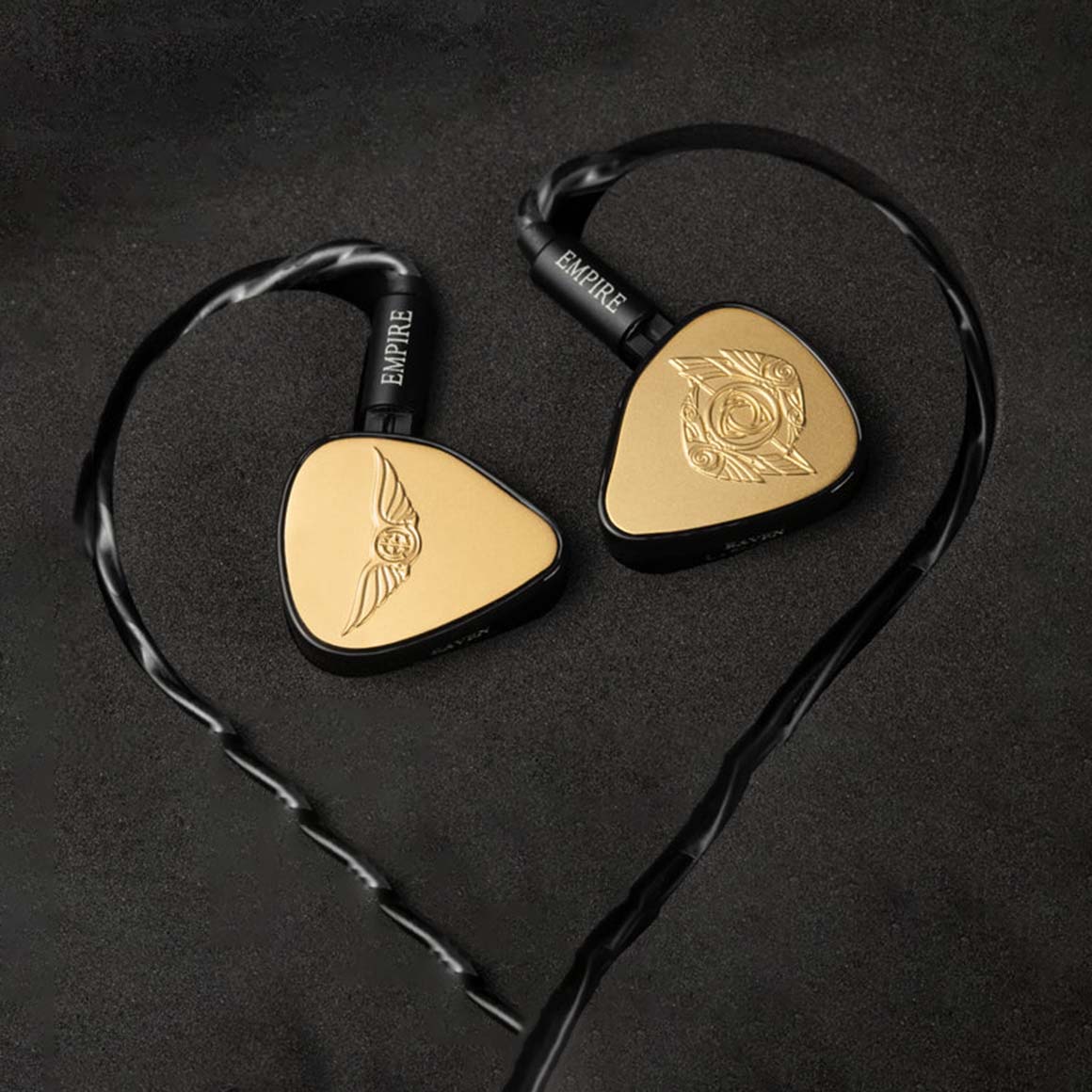 Headphone-Zone-Empire-Ears-Raven-Limited-Edition-01