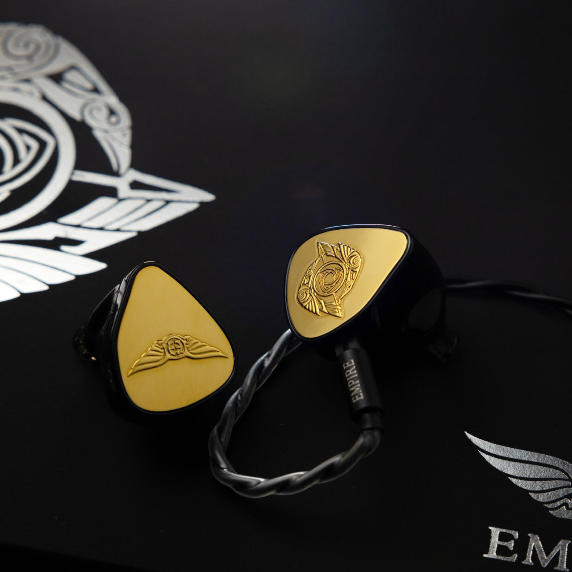 Headphone-Zone-Empire-Ears-Raven-Limited-Edition-01