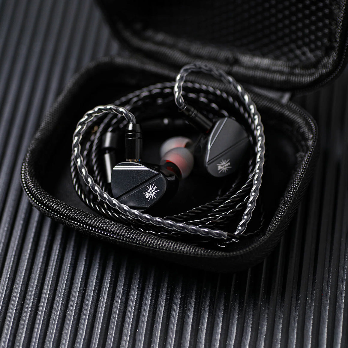 Headphone-Zone-Kiwi-Ears-Canta