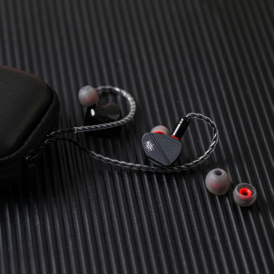 Headphone-Zone-Kiwi-Ears-Canta