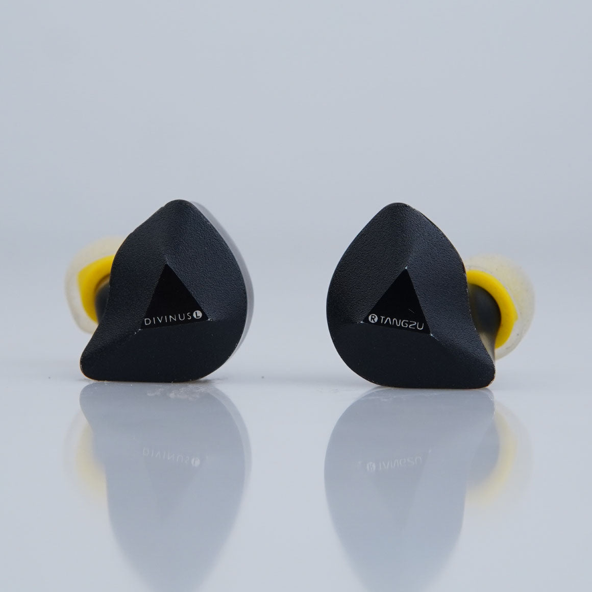 Headphone-Zone-Tangzu-X-DIVINUS-FuDu-Verse-1-Demo-Unit