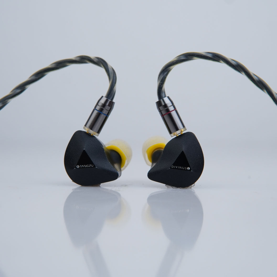 Headphone-Zone-Tangzu-X-DIVINUS-FuDu-Verse-1-Demo-Unit