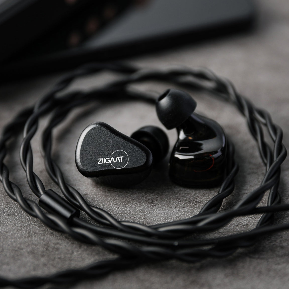 Headphone-Zone-ZiiGaat-Nuo