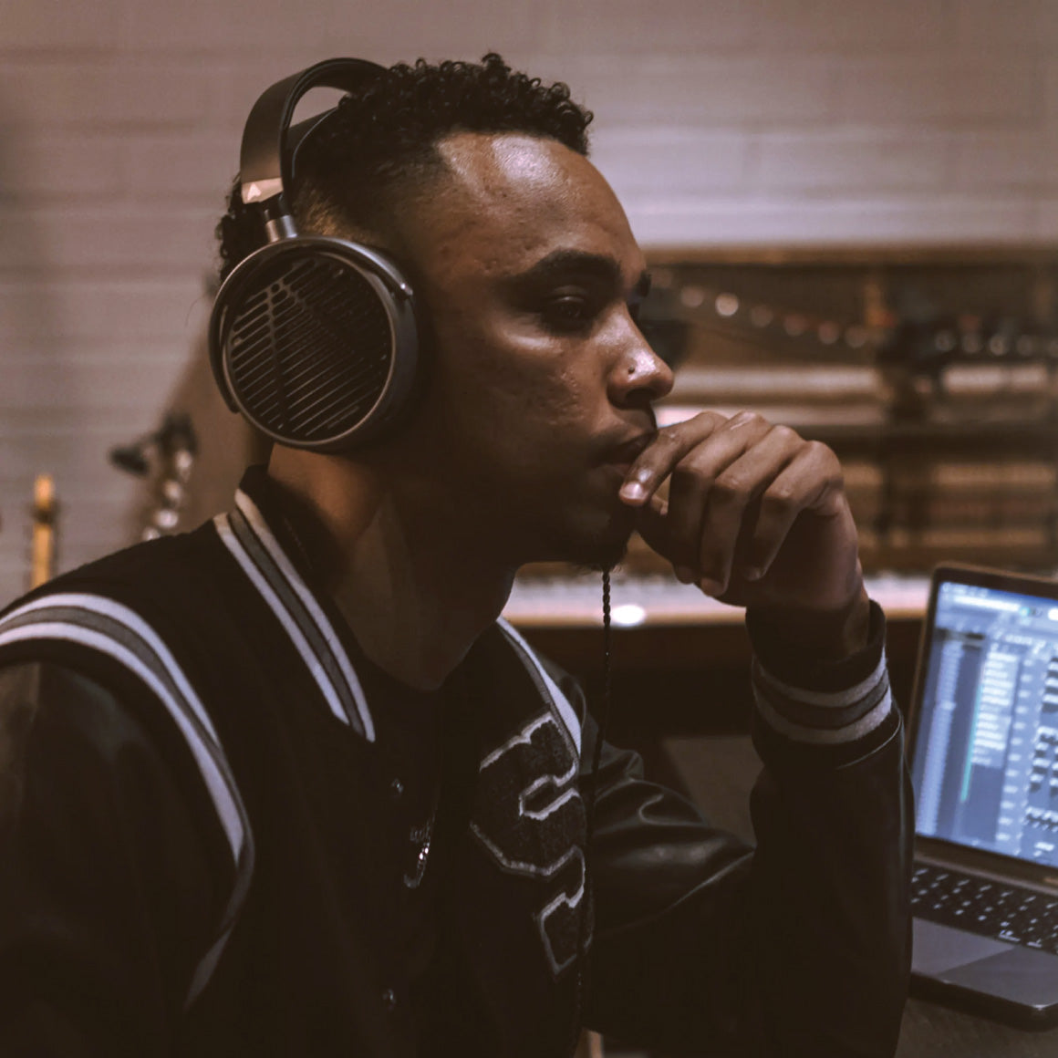 Headphone-Zone-Audeze-MM-100